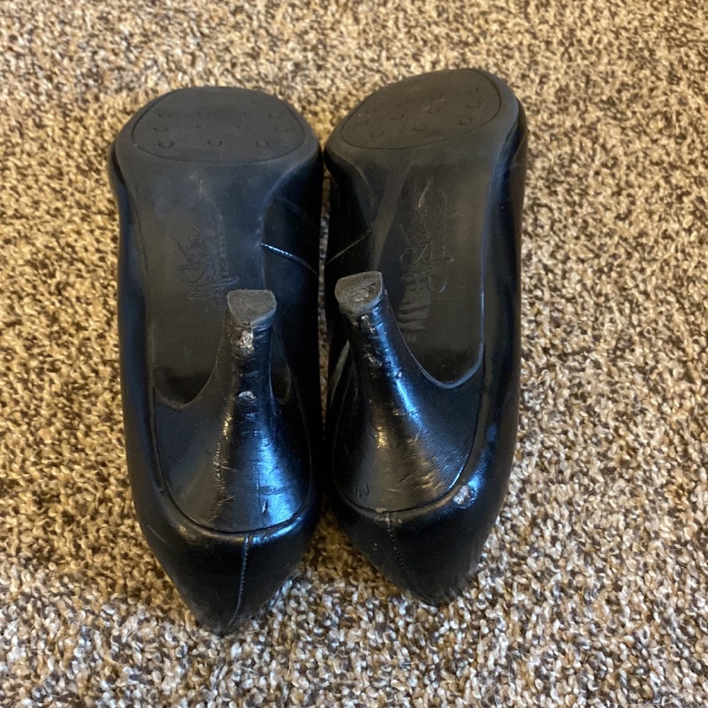High Heel - Picture 4 of 10